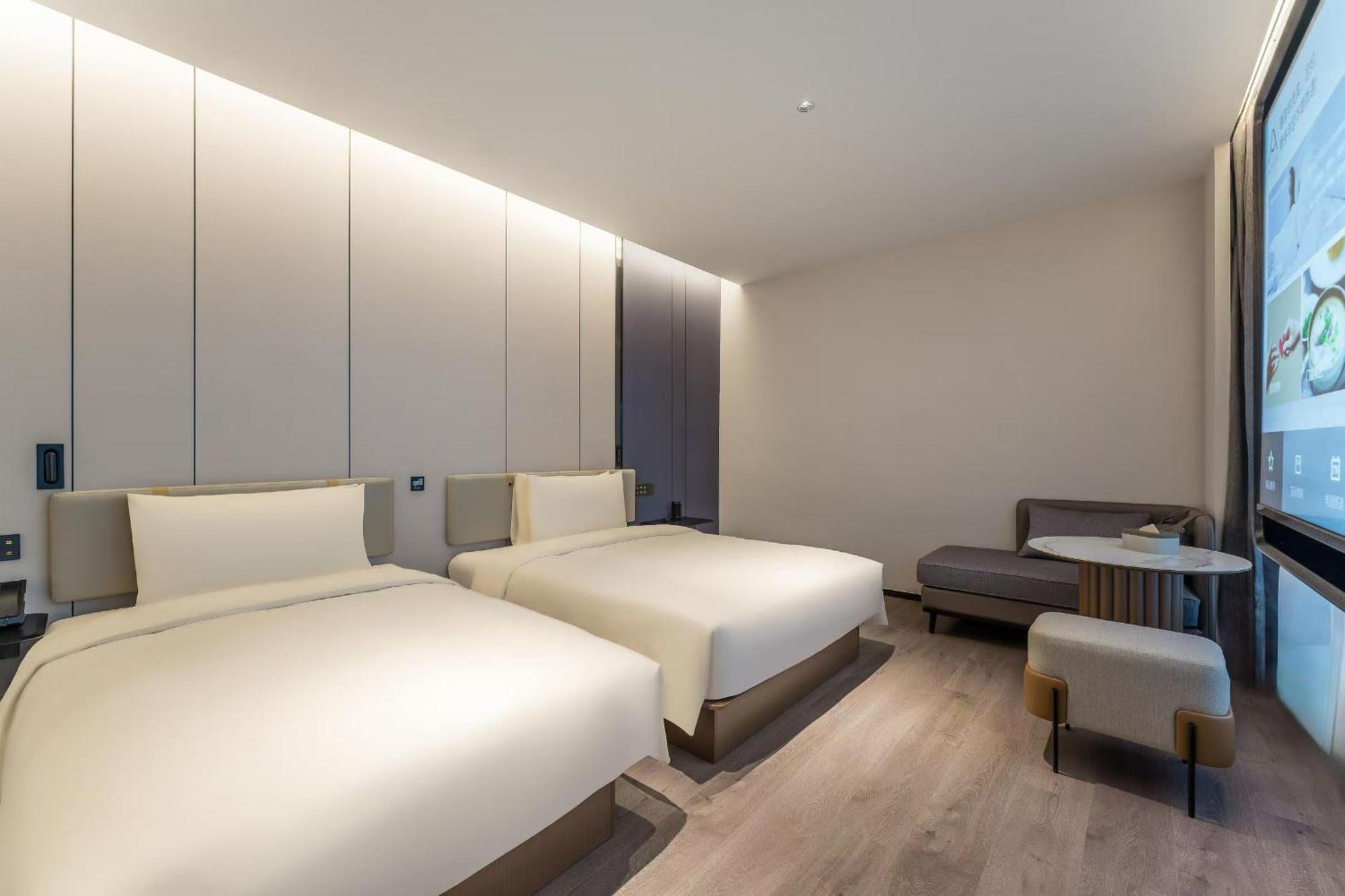 Atour Xintiandi Metro Station Hotel 4*
