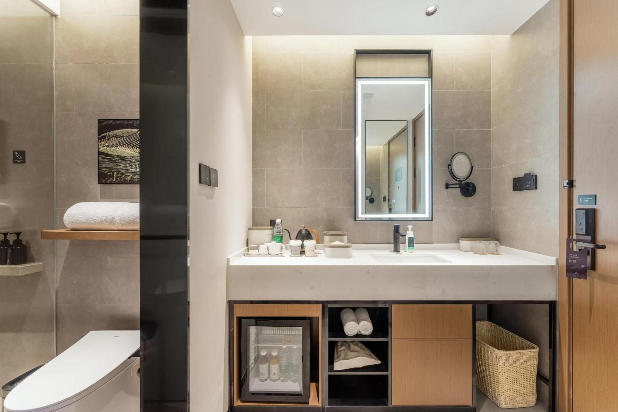 Atour Xintiandi Metro Station Hotel 4*